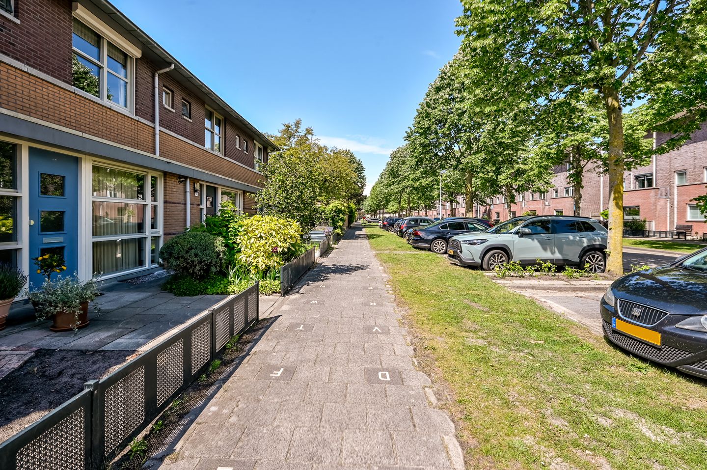 Photo 5 of A. Roland Holststraat 32