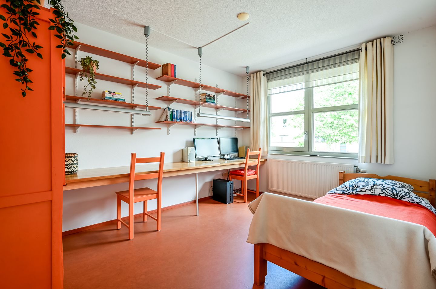 Photo 25 of A. Roland Holststraat 32