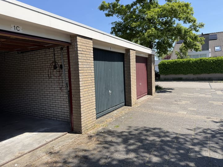 Foto 2 van van Warmondlaan 1C