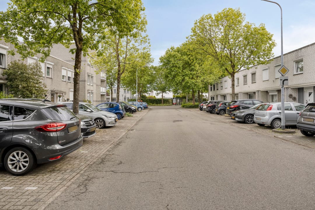 Renovated terraced family home with 3 bedrooms near Maastricht centre — 37