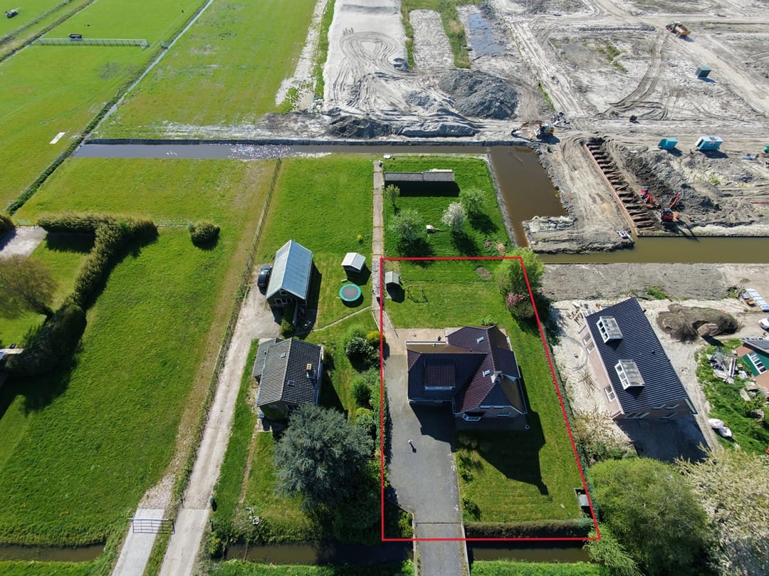 Spacious Detached Villa with Large Garden Near Amsterdamse Bos — 32