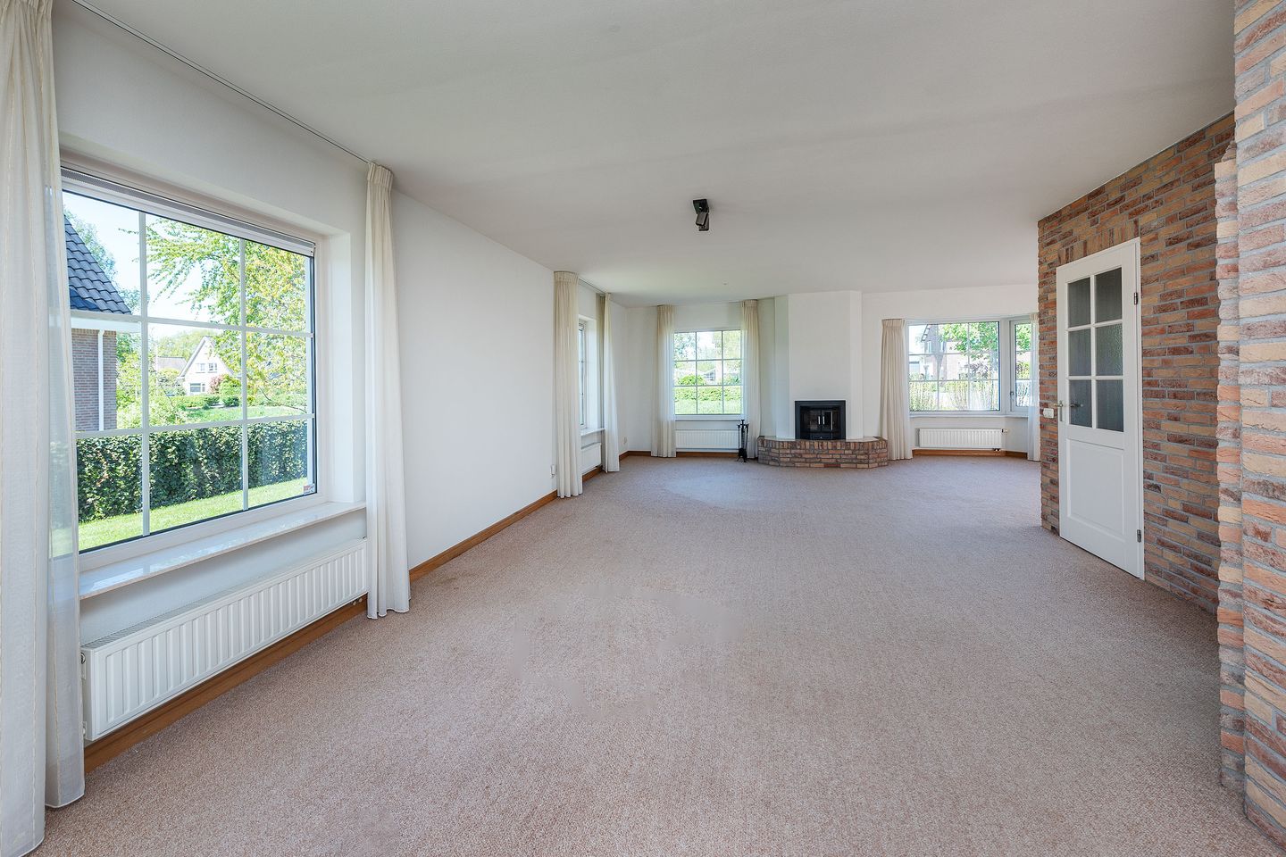 Spacious Detached Villa with Large Garden Near Amsterdamse Bos — 14