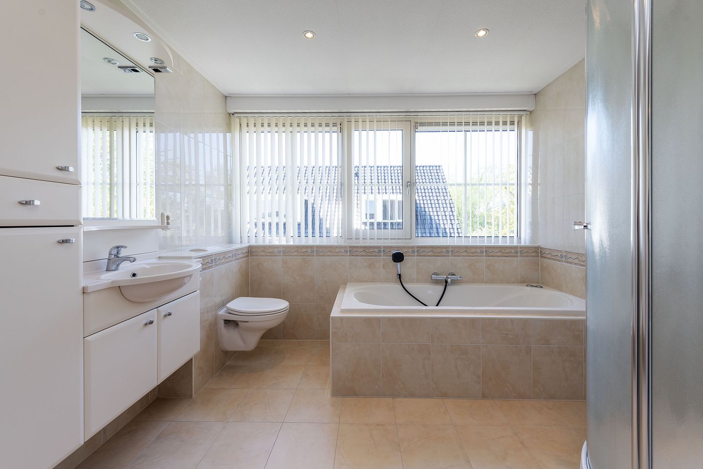 Spacious Detached Villa with Large Garden Near Amsterdamse Bos — 25
