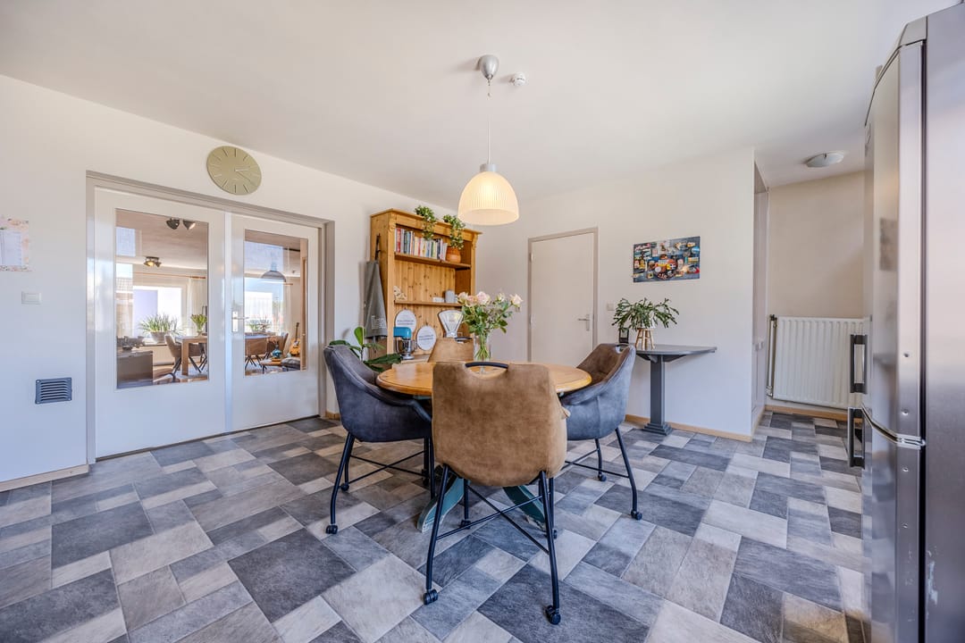 Photo 71 of Prof van Ginnekenstraat 10