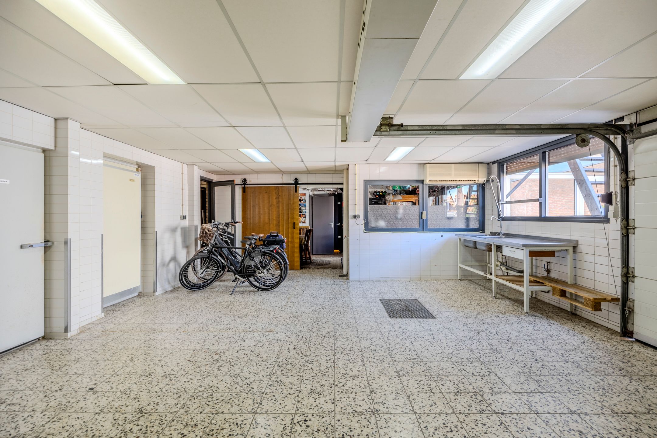 Photo 36 of Prof van Ginnekenstraat 10