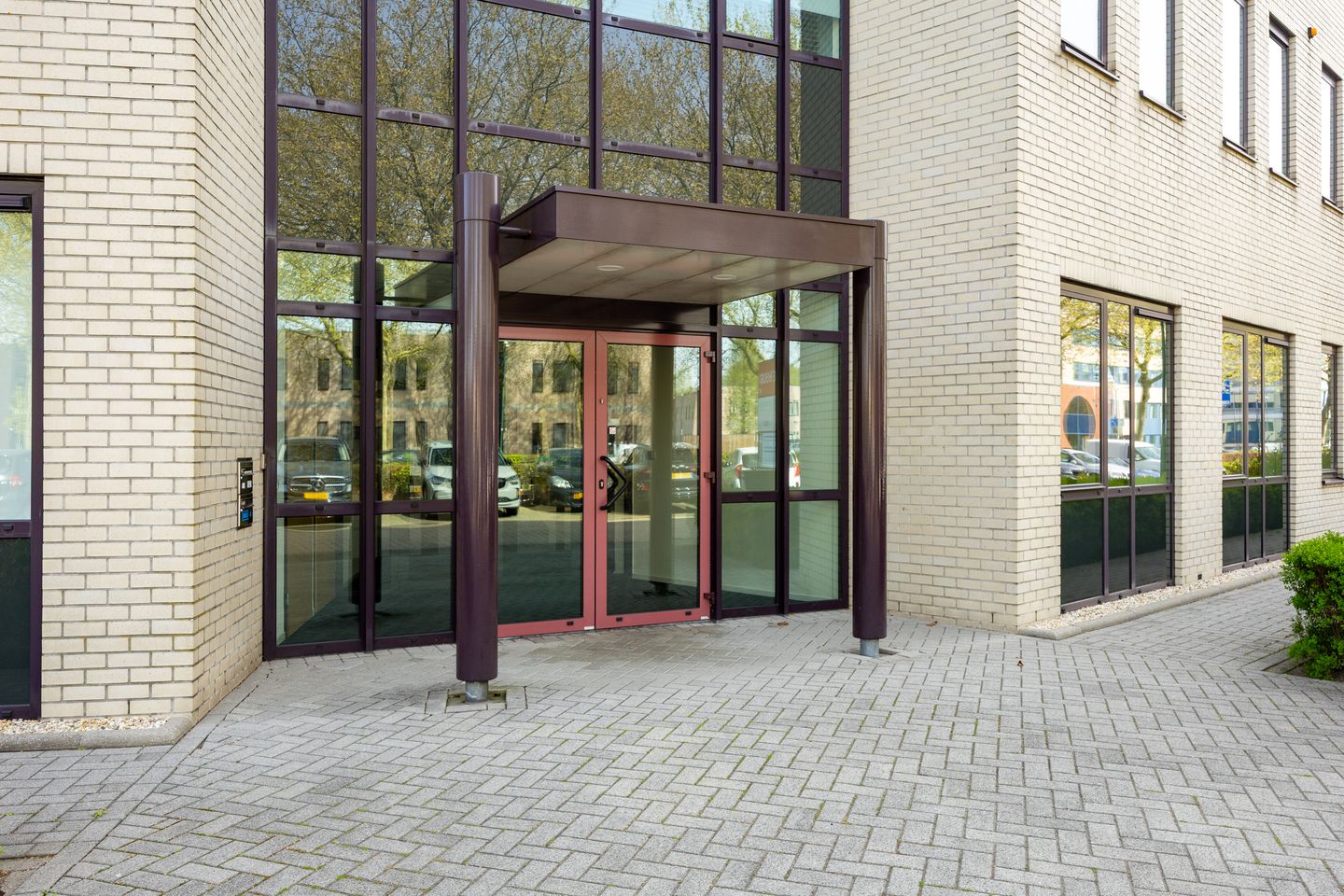 View photo 3 of Plesmanstraat 4