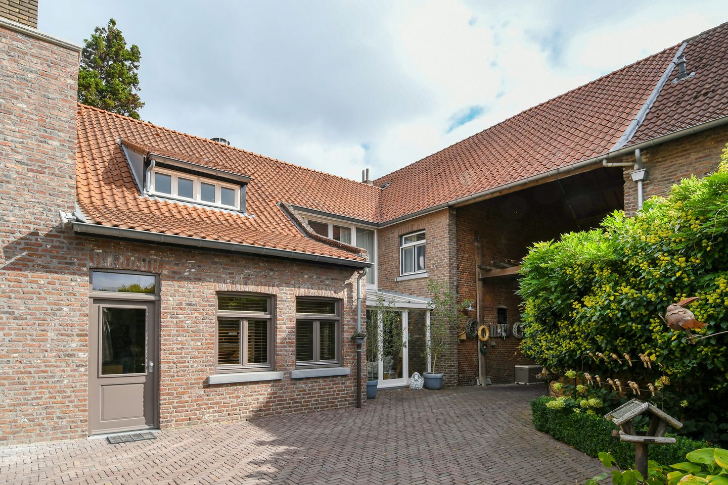 Photo 44 of Maasheuvel 24