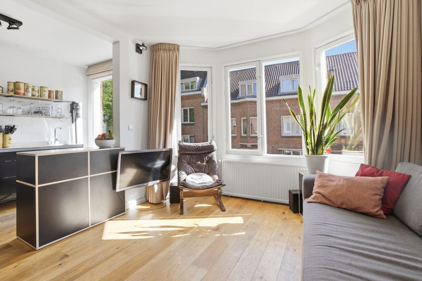 Photo 10 of Eksterstraat 49