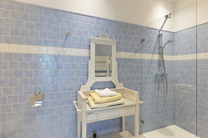 Tussenwoning te koop: Egelantiersstraat 47, Amsterdam