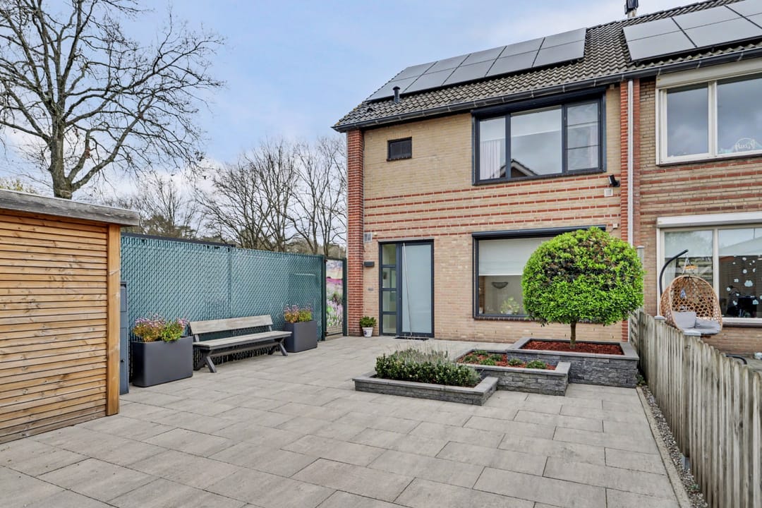 Modernized End Terraced House with Four Bedrooms in Green Putte — 28