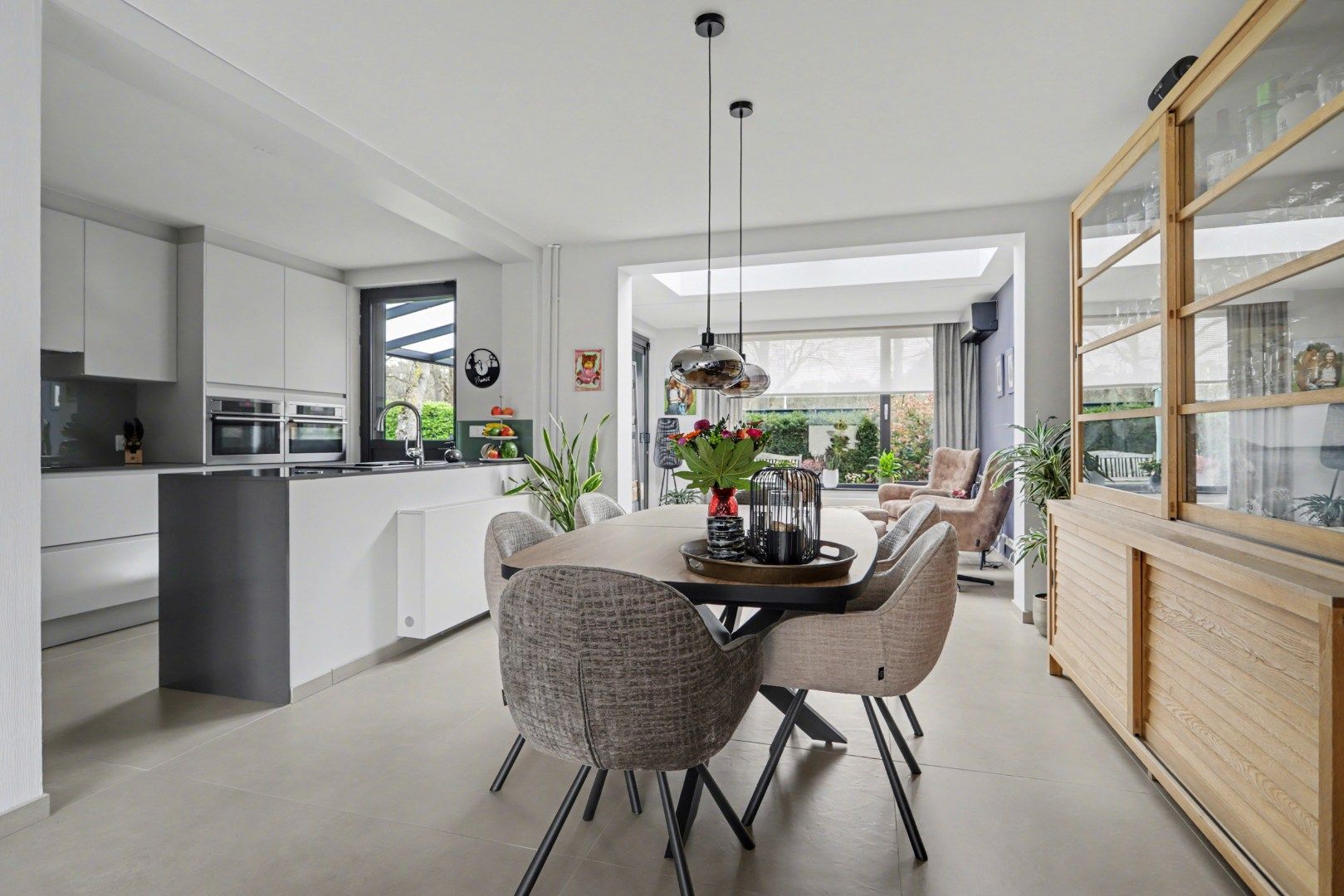 Modernized End Terraced House with Four Bedrooms in Green Putte — 9