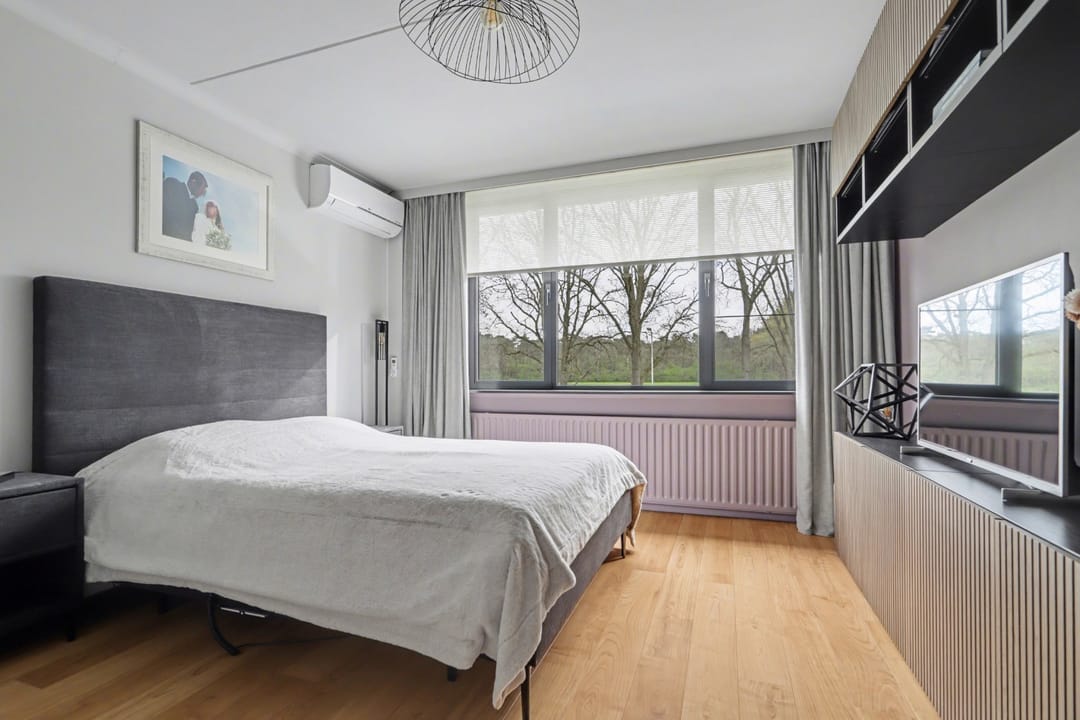 Modernized End Terraced House with Four Bedrooms in Green Putte — 16