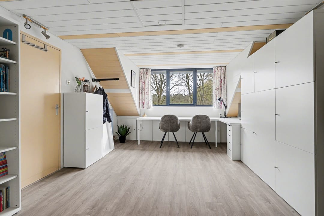 Modernized End Terraced House with Four Bedrooms in Green Putte — 23