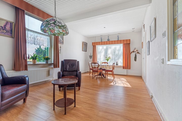 Twee-onder-één-kap te koop: Bergstraat 2-4, Lent