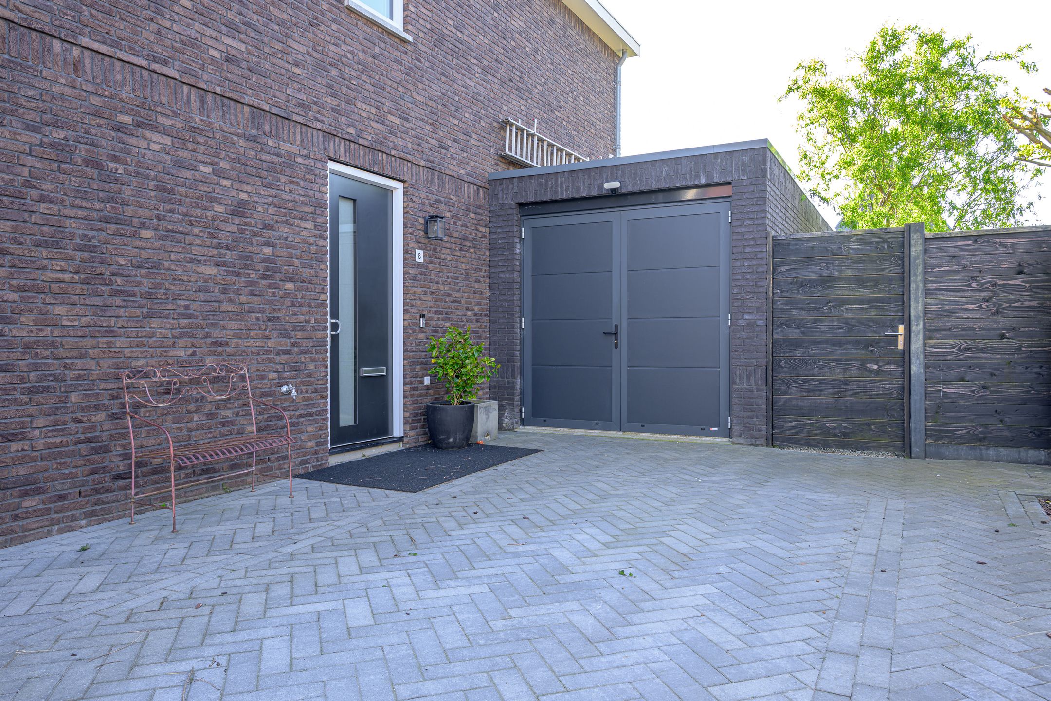 Foto 3 van Hondshaai 8