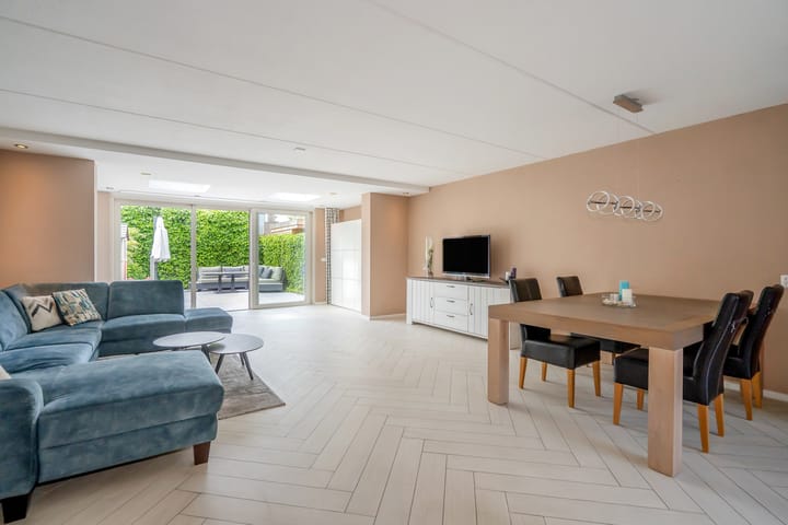 Tussenwoning te koop: Sloepkade 18, Zoetermeer