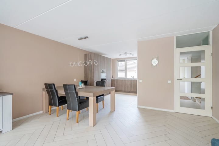 Tussenwoning te koop: Sloepkade 18, Zoetermeer