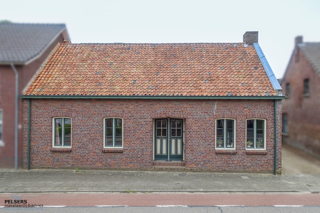 Photo 1 of Burgemeester Janssenstraat 7