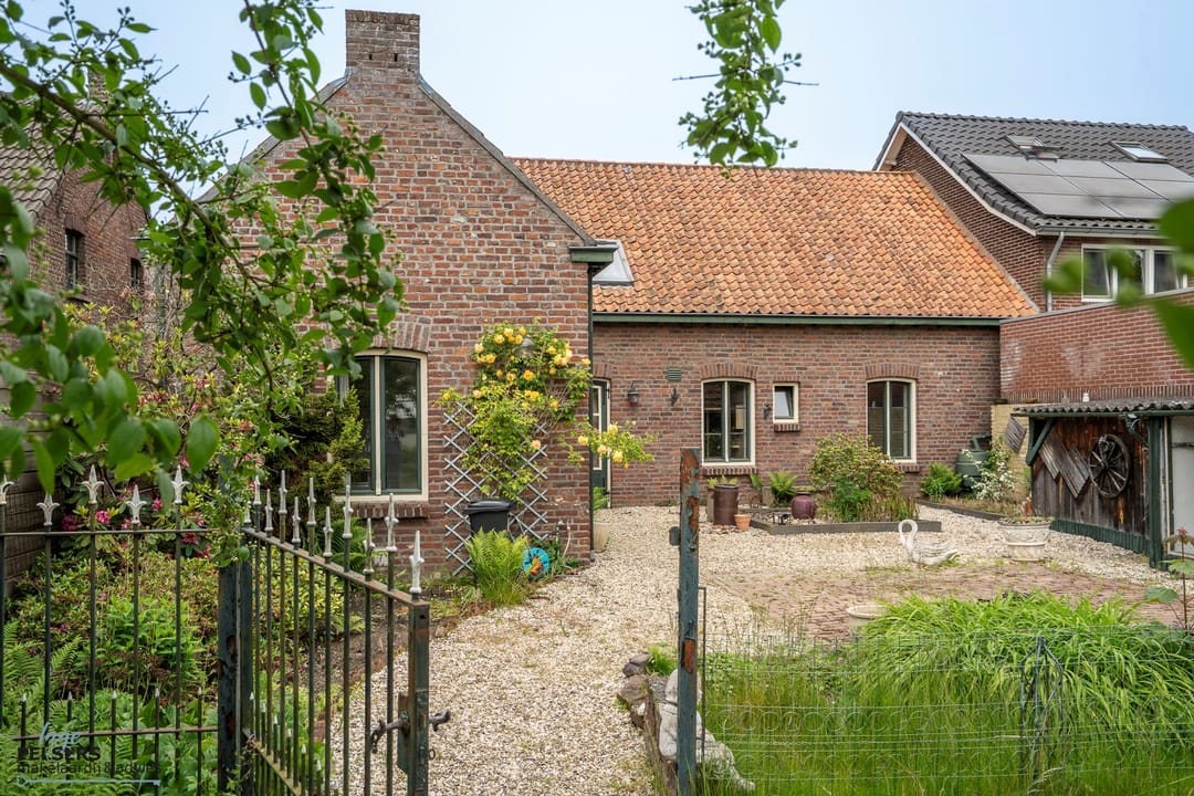 Photo 46 of Burgemeester Janssenstraat 7