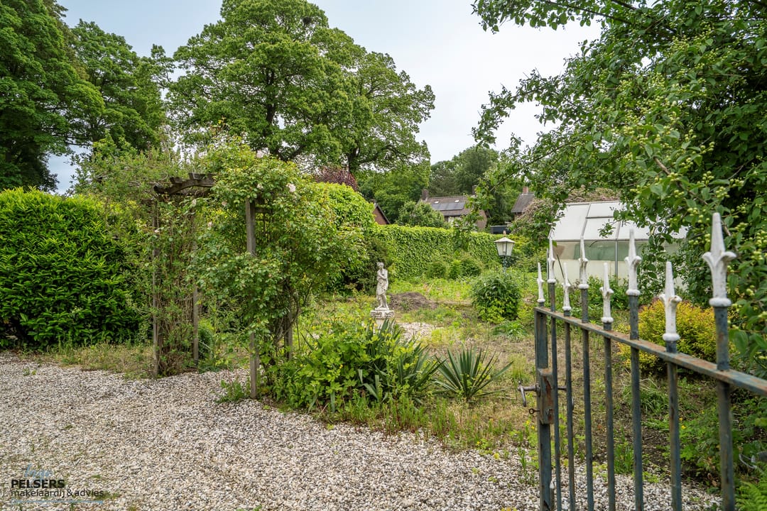 Photo 32 of Burgemeester Janssenstraat 7
