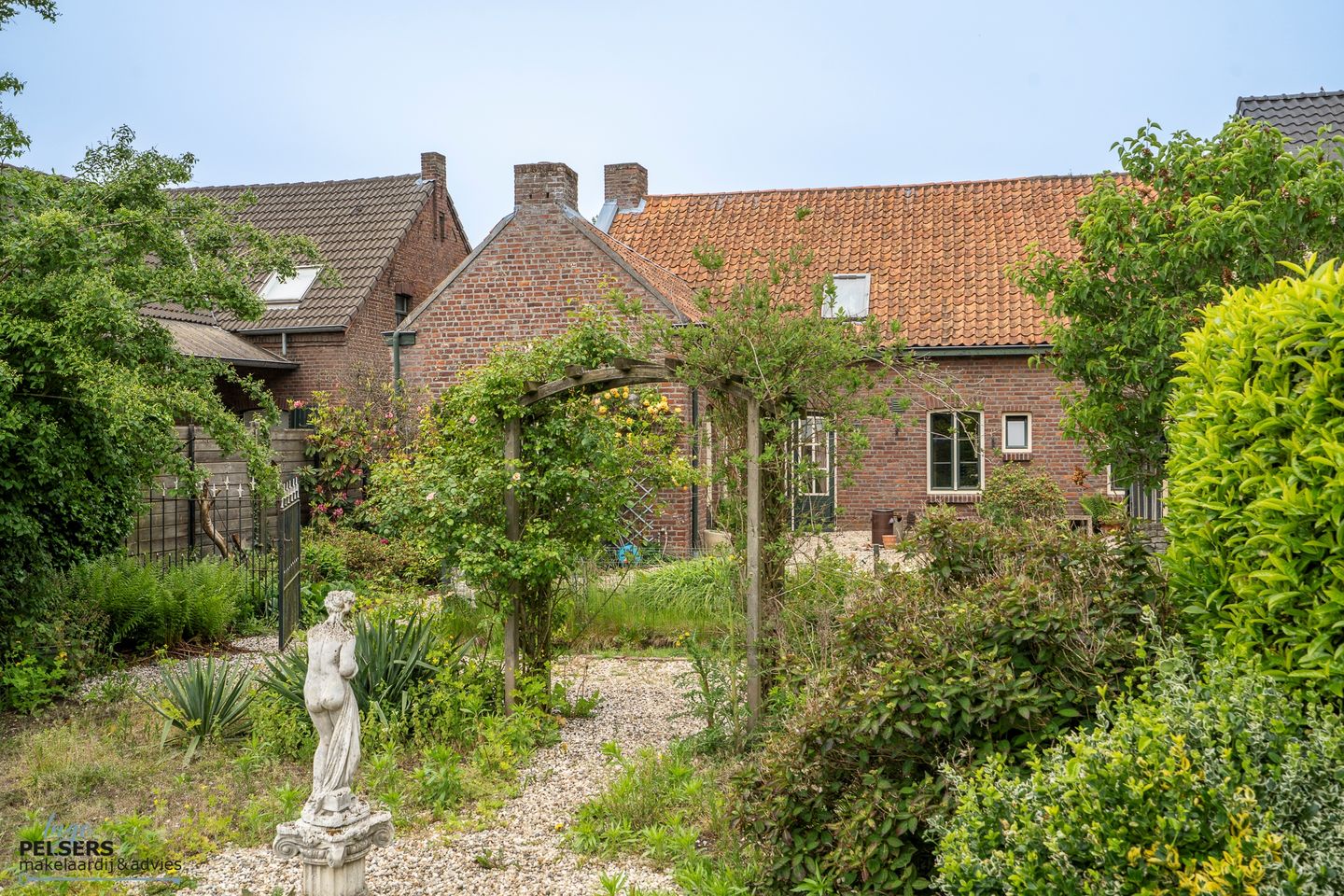 Photo 44 of Burgemeester Janssenstraat 7
