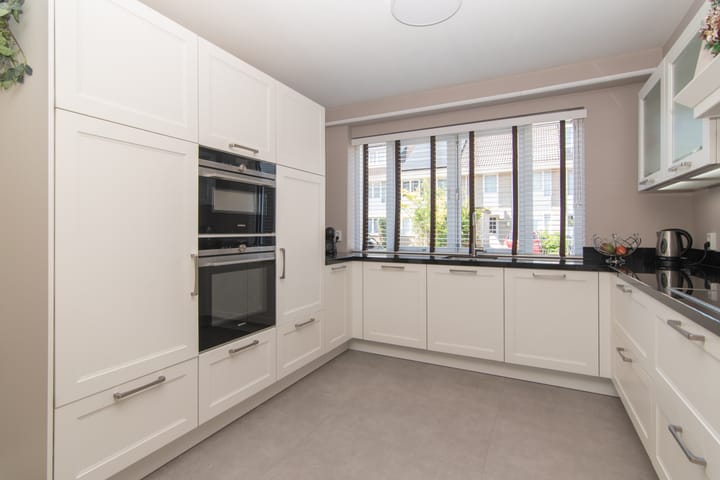 Tussenwoning te koop: Molièrezijde 8, Zoetermeer