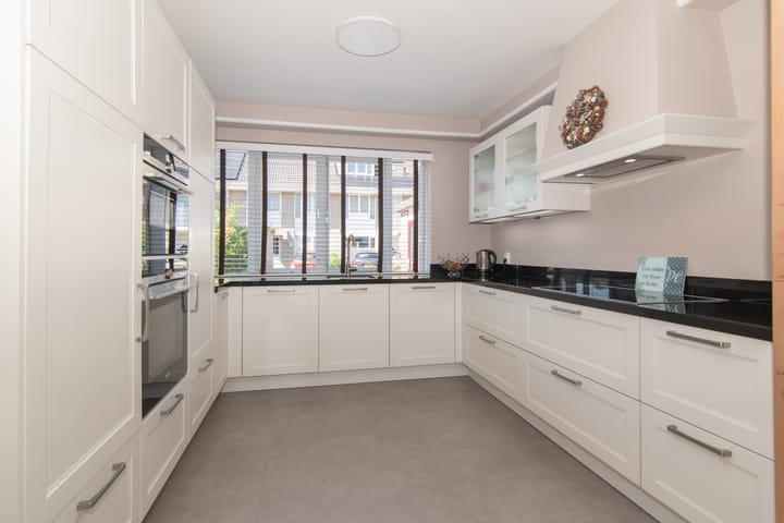 Tussenwoning te koop: Molièrezijde 8, Zoetermeer
