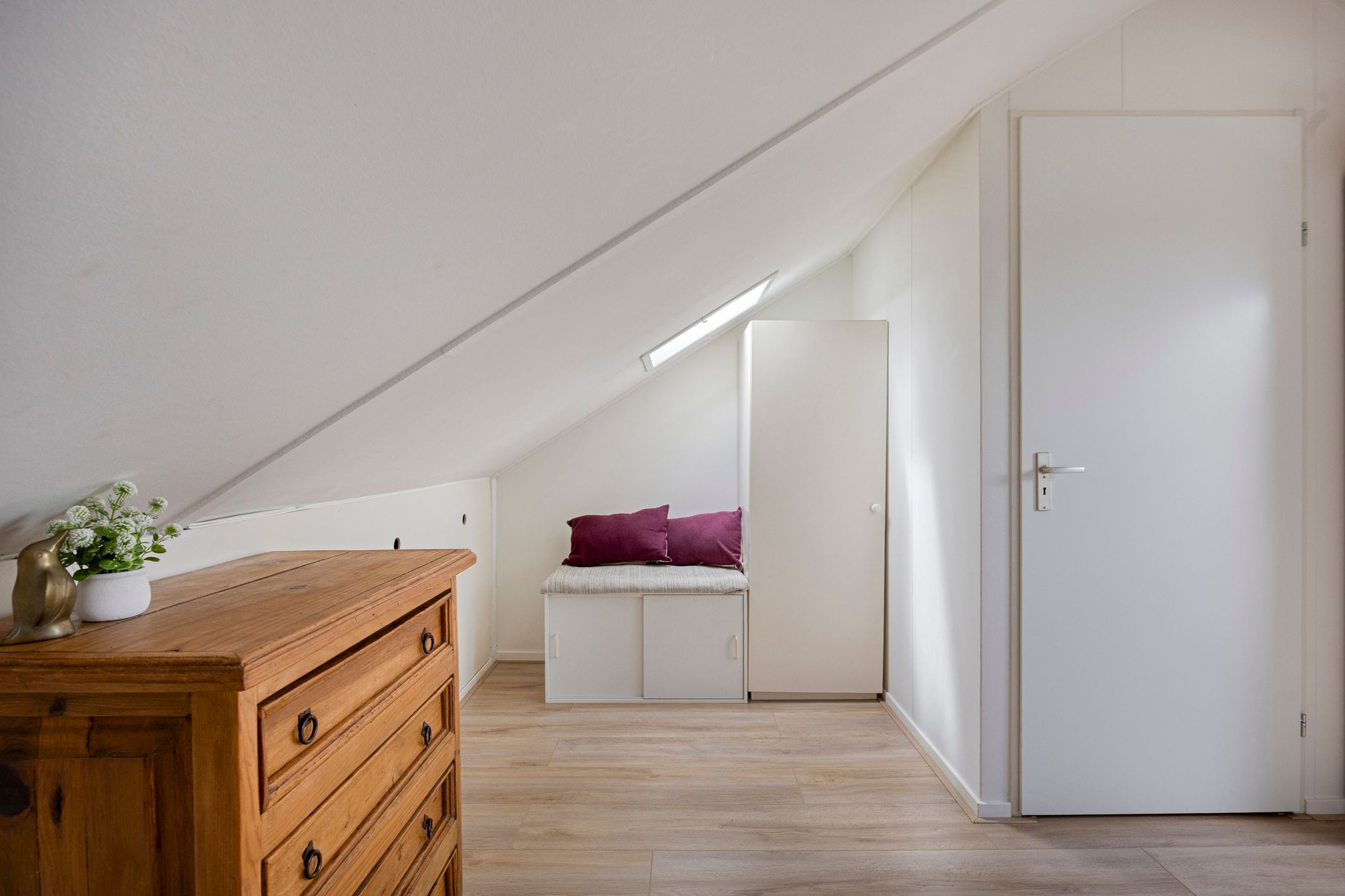 Ready to Move In Family Home with Sunny Garden in Weidevenne — 24