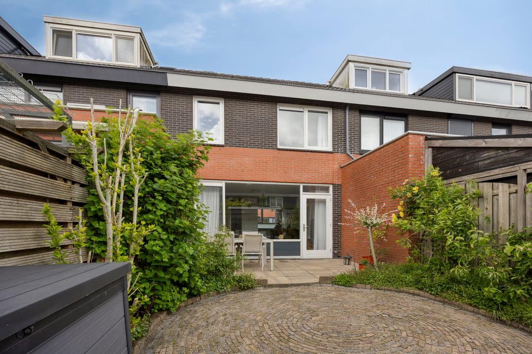 Ready to Move In Family Home with Sunny Garden in Weidevenne — 13