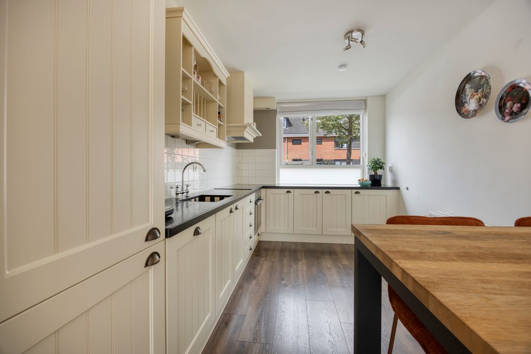 Ready to Move In Family Home with Sunny Garden in Weidevenne — 8