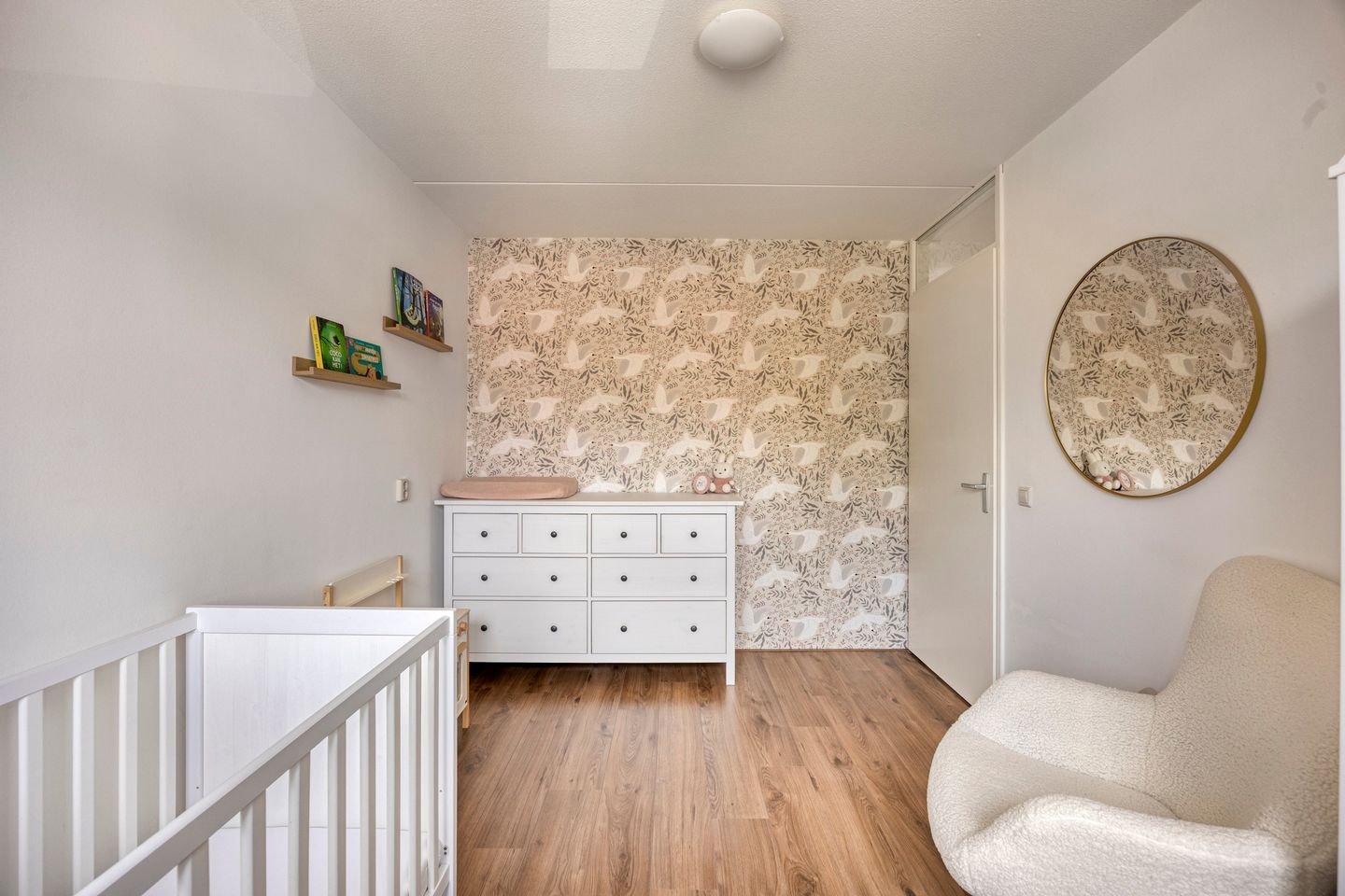 Ready to Move In Family Home with Sunny Garden in Weidevenne — 19