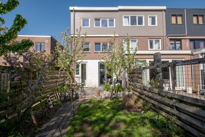 Hoekwoning te koop: Van 't Hoffstraat 24, Haarlem
