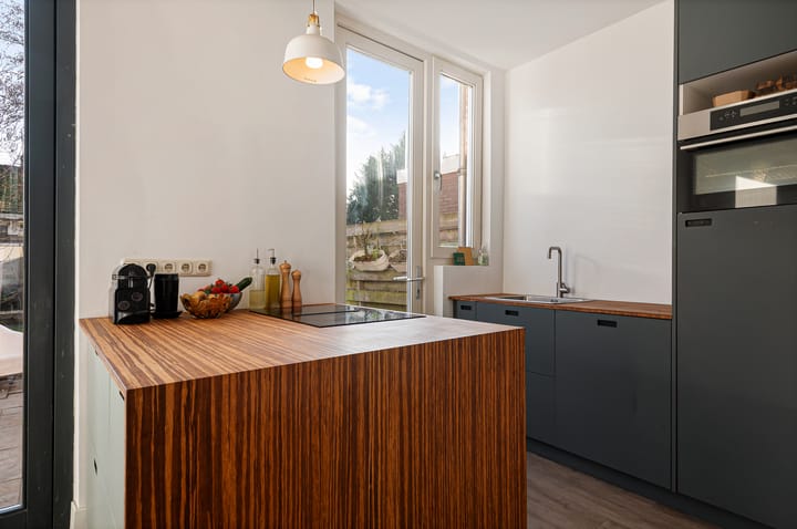 Hoekwoning te koop: Van 't Hoffstraat 24, Haarlem