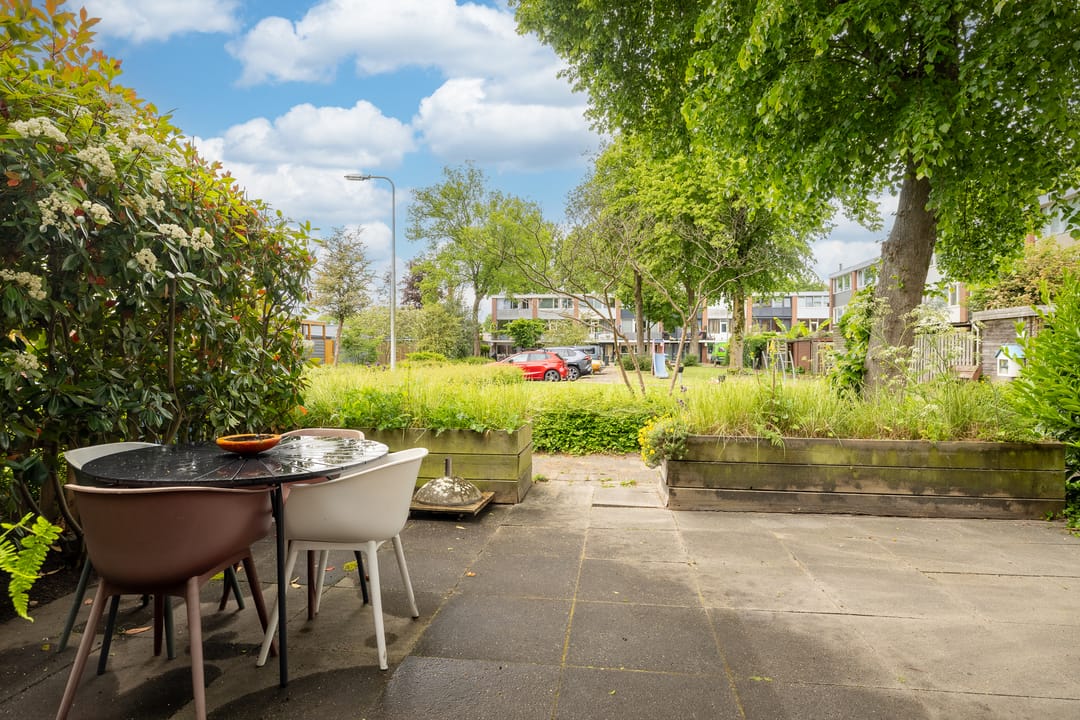 Spacious corner house with four bedrooms and sunny garden in Hoogland — 8