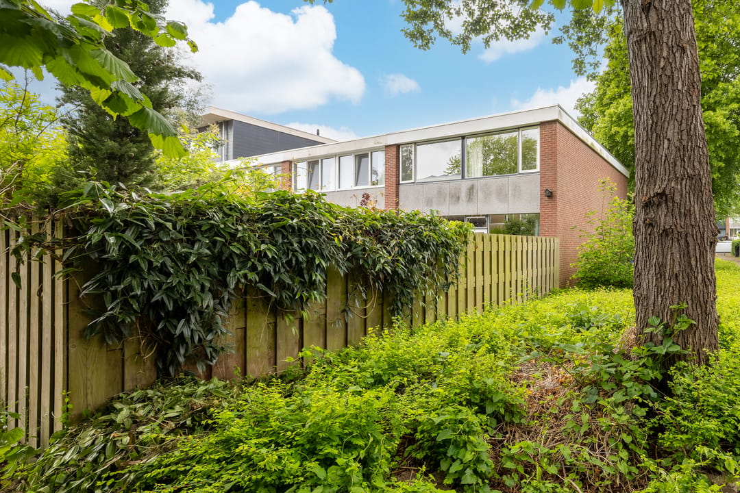 Spacious corner house with four bedrooms and sunny garden in Hoogland — 37