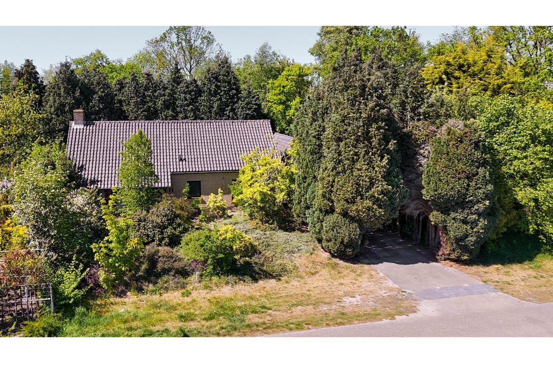 Ampia villa indipendente con terreno giardino di quasi 3.300 m² a Zegge