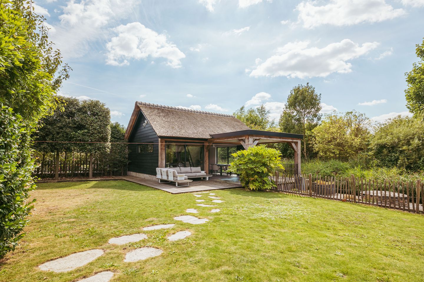 Detached Country House with Guesthouse and Heated Pool in Aalsmeer — 25