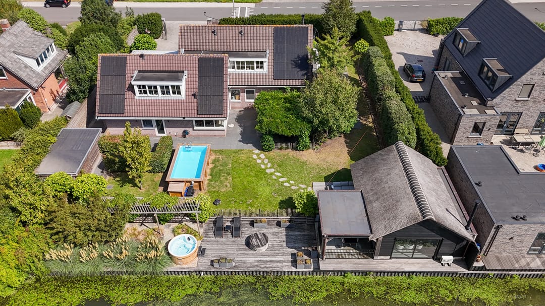 Villa Indipendente in Campagna con Casa Ospiti e Piscina Riscaldata ad Aalsmeer