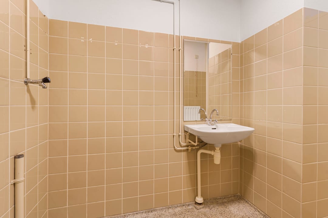 Move-in Ready 3-Room Apartment in Popular Amsterdam East with Modernization Potential — 46