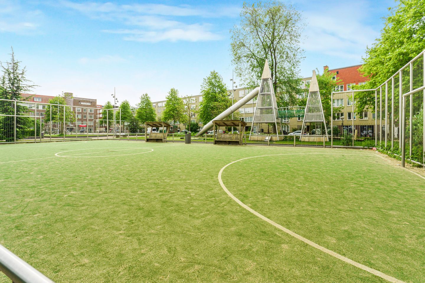 Move-in Ready 3-Room Apartment in Popular Amsterdam East with Modernization Potential — 44