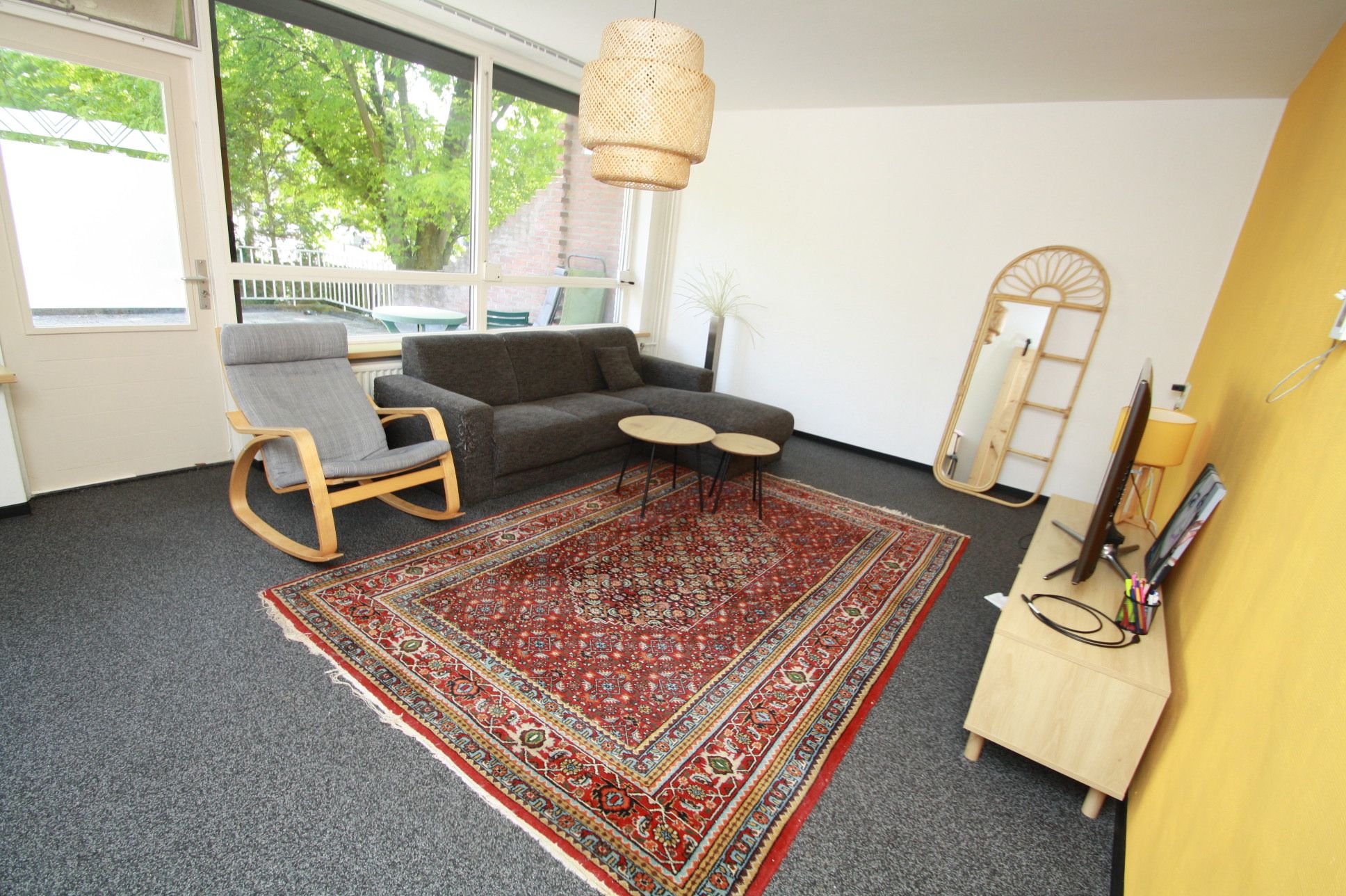 Spacious Three Level Terraced Home with Modern Kitchen and Private Garden — 9