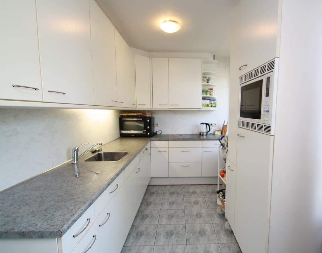 Spacious Three Level Terraced Home with Modern Kitchen and Private Garden — 11