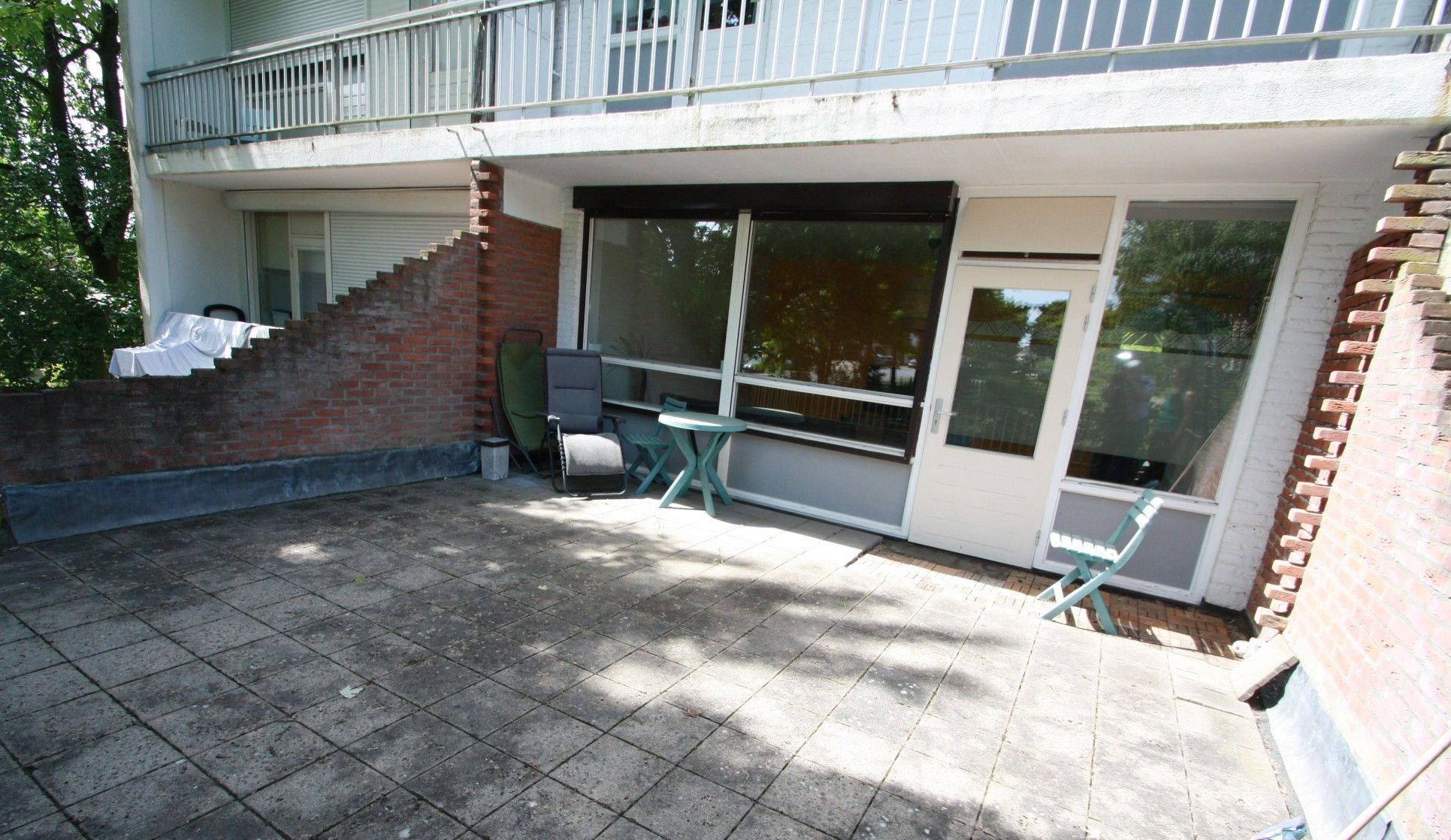 Spacious Three Level Terraced Home with Modern Kitchen and Private Garden — 12