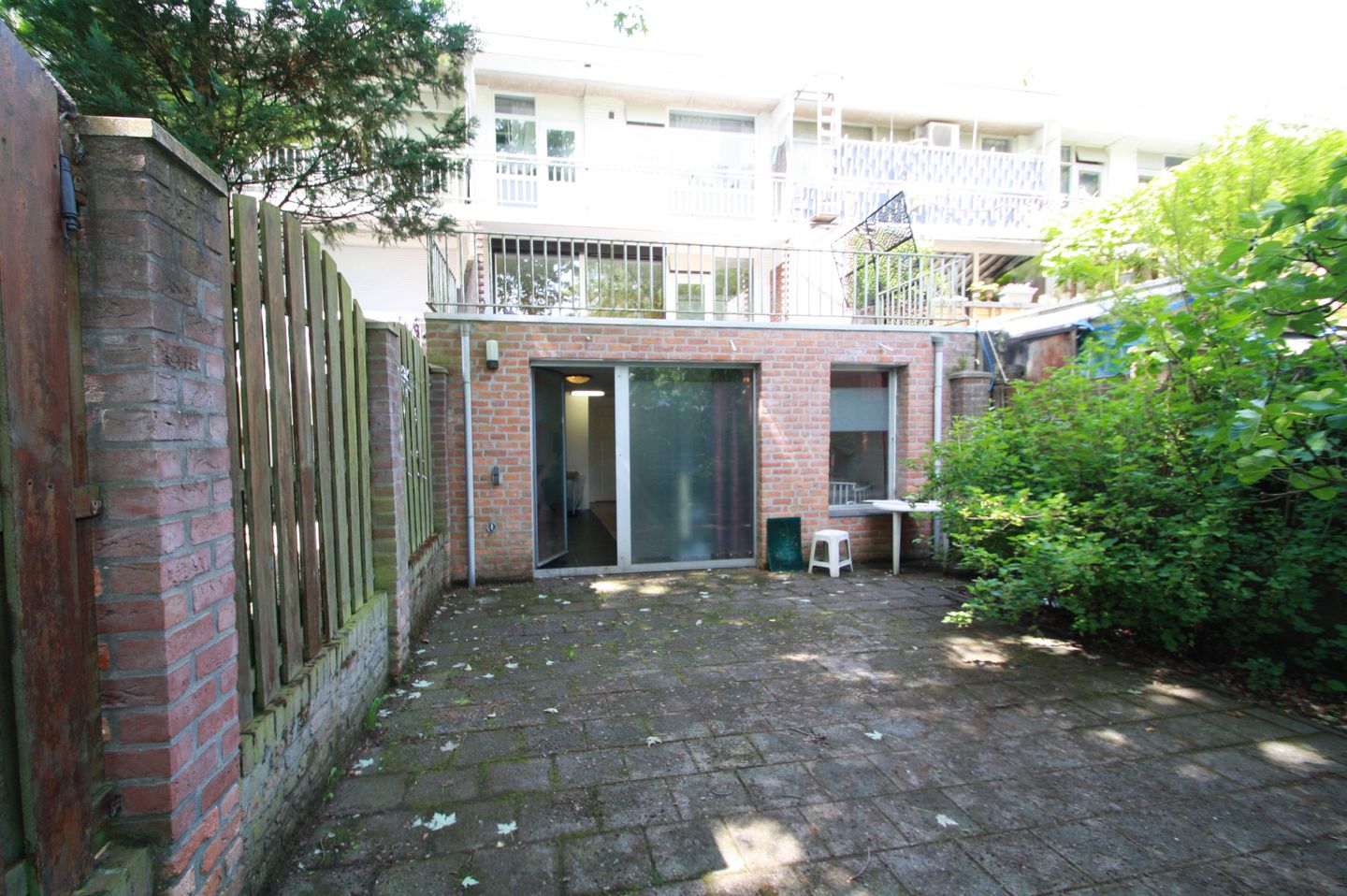 Spacious Three Level Terraced Home with Modern Kitchen and Private Garden — 19