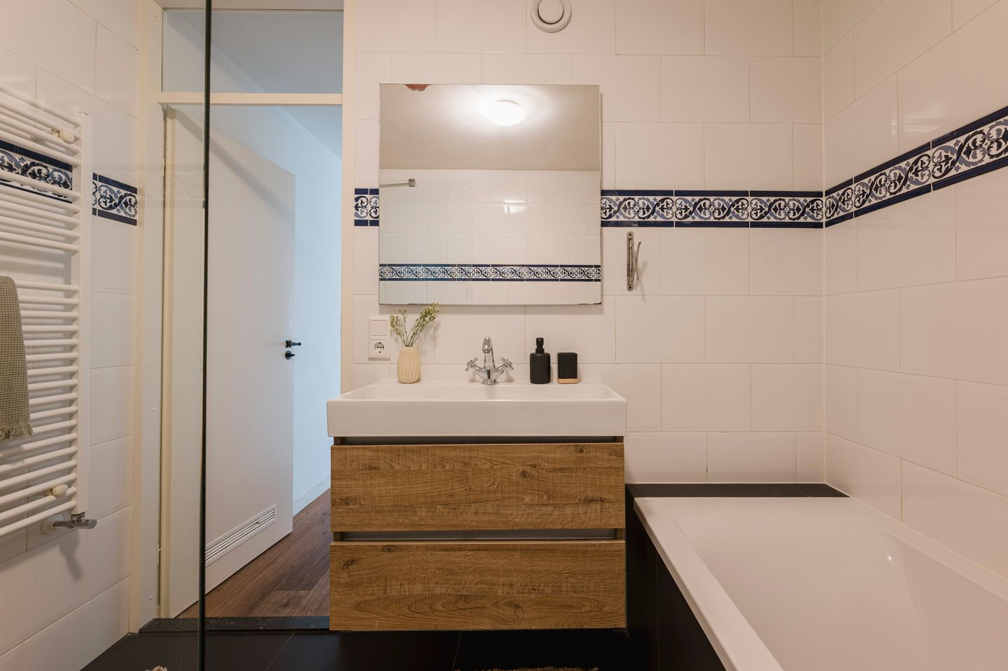 Spacious 5-Room Duplex Apartment in Oud-West with South-Facing Terrace — 25