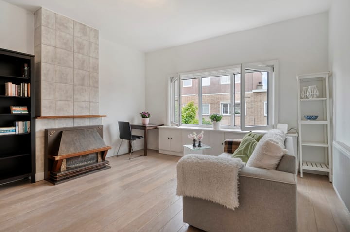 Photo 2 of Van der Gaagstraat 32