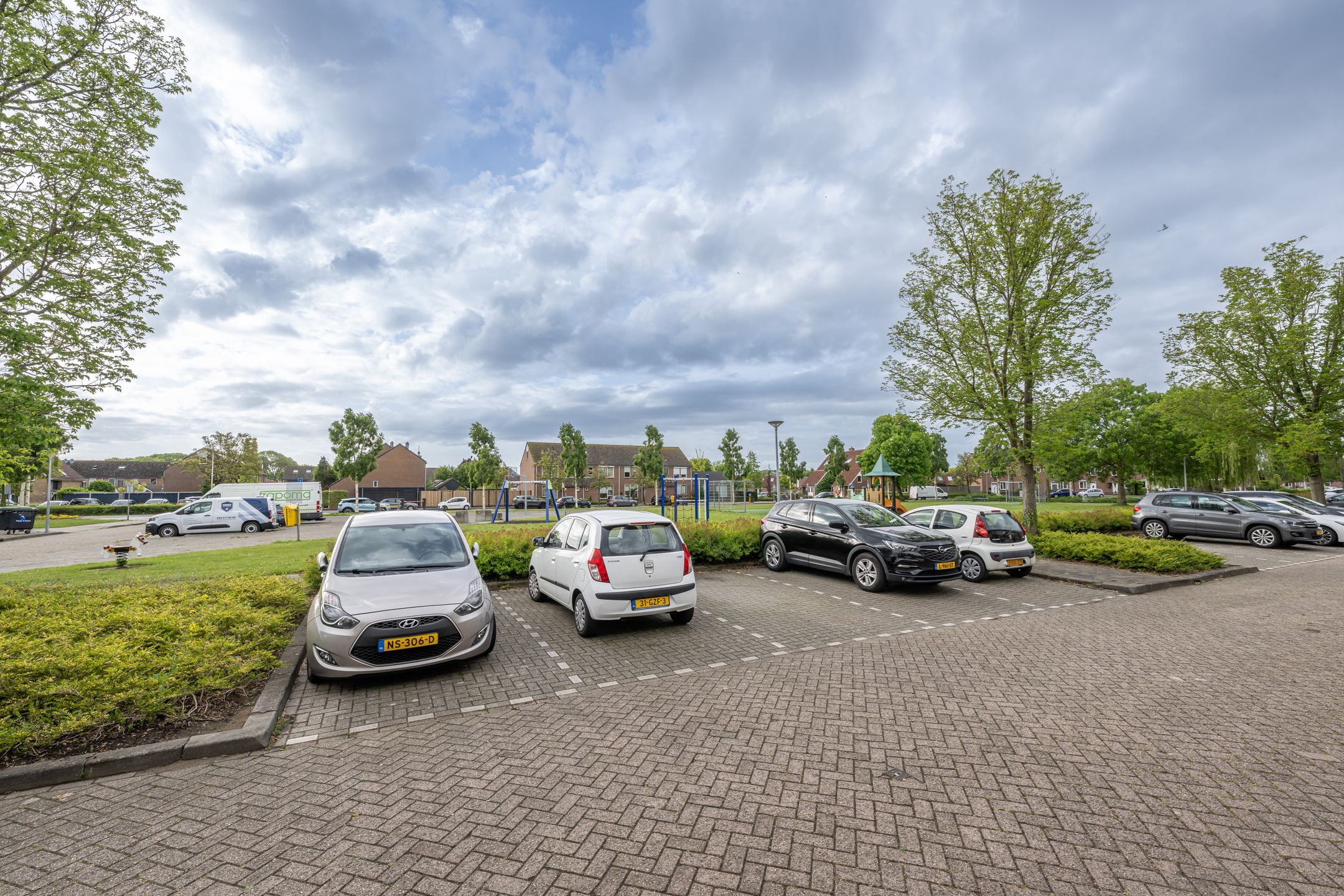 Spacious Terraced House with Solar Panels and Four Bedrooms in Oude-Tonge — 27