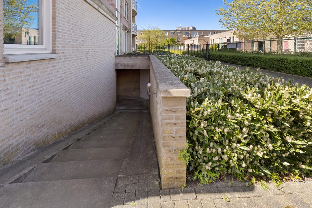 Spacious 3-Room Corner Apartment with Balcony and Parking in Venlo-Oost — 43