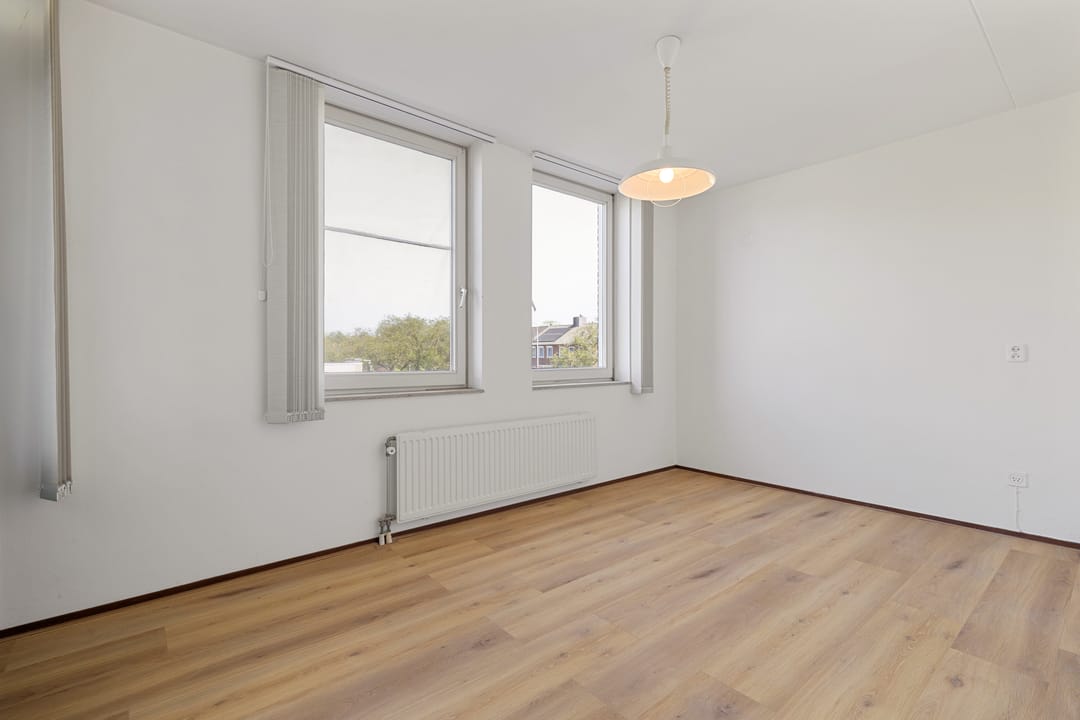 Spacious 3-Room Corner Apartment with Balcony and Parking in Venlo-Oost — 32