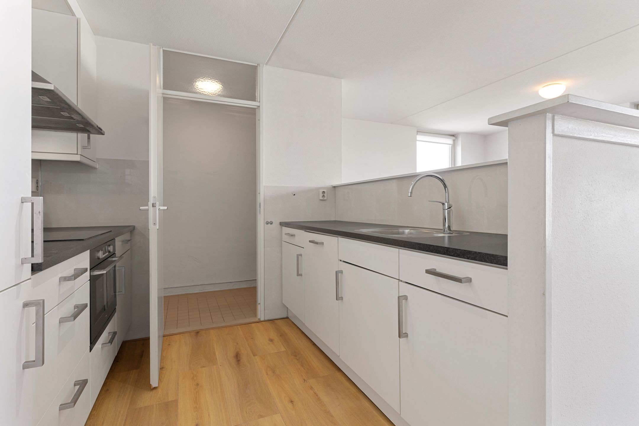 Spacious 3-Room Corner Apartment with Balcony and Parking in Venlo-Oost — 27